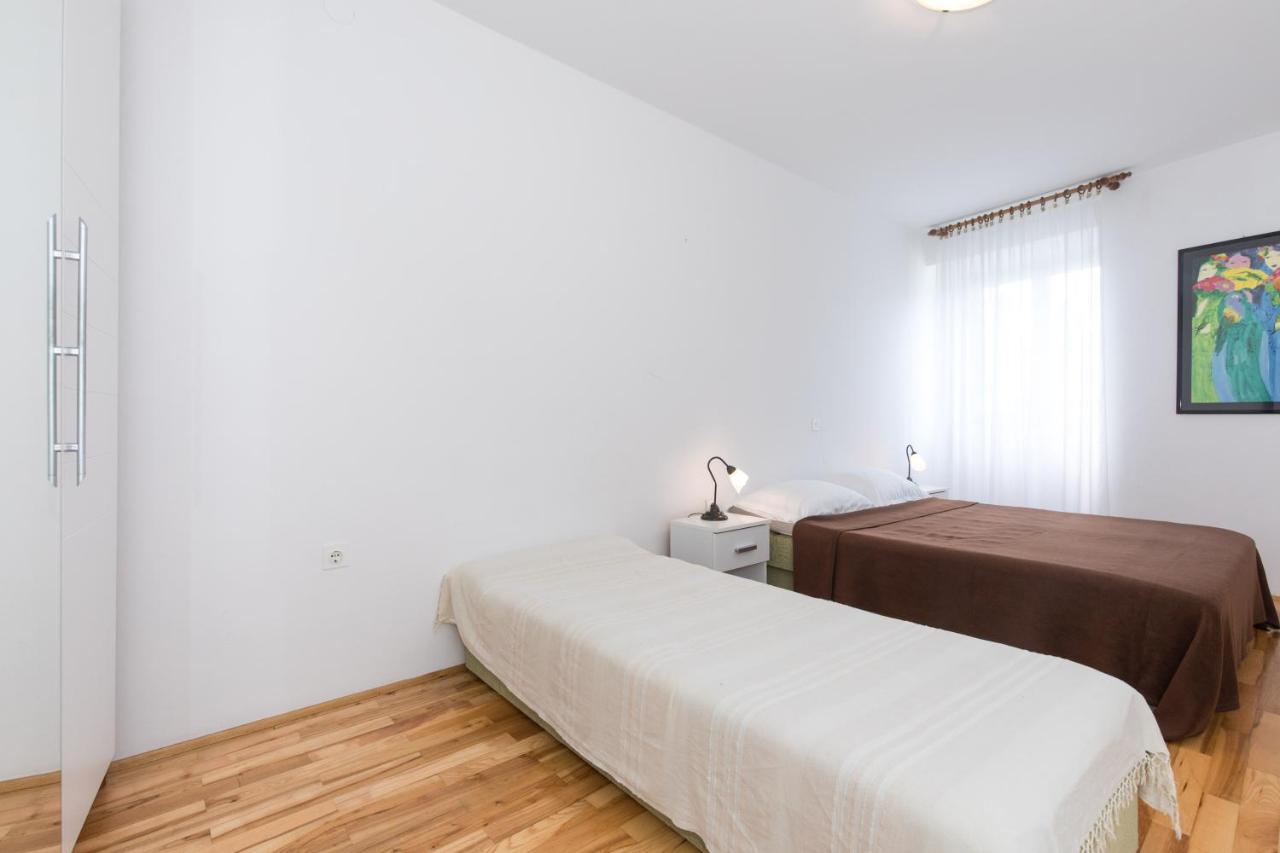 Apartments Darko Near The Sea Baska  Ngoại thất bức ảnh