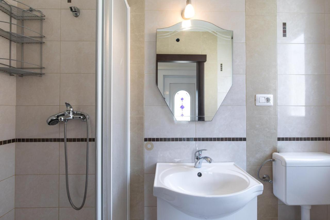 Apartments Darko Near The Sea Baska  Ngoại thất bức ảnh