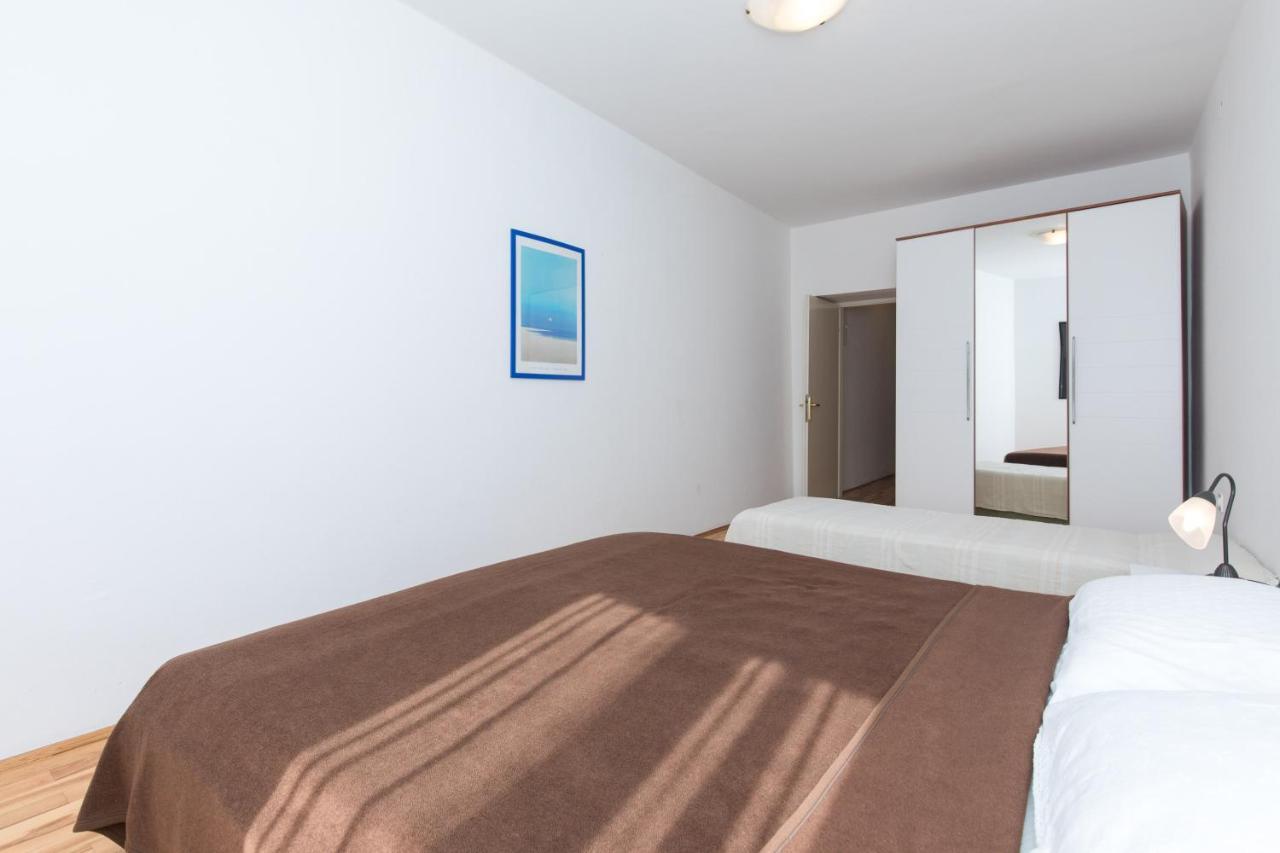 Apartments Darko Near The Sea Baska  Ngoại thất bức ảnh
