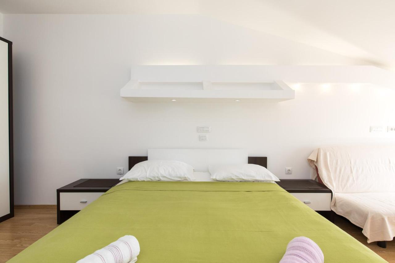 Apartments Darko Near The Sea Baska  Ngoại thất bức ảnh