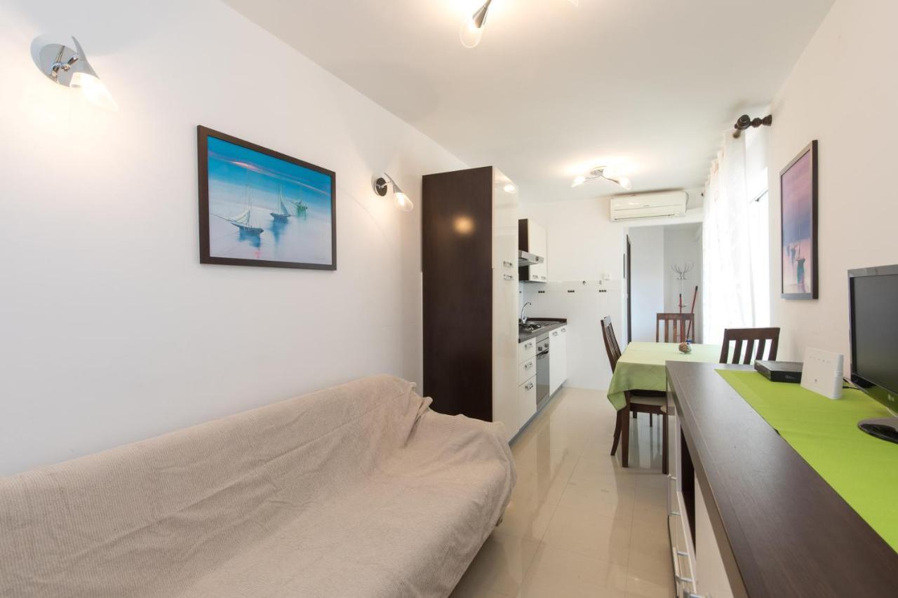Apartments Darko Near The Sea Baska  Ngoại thất bức ảnh