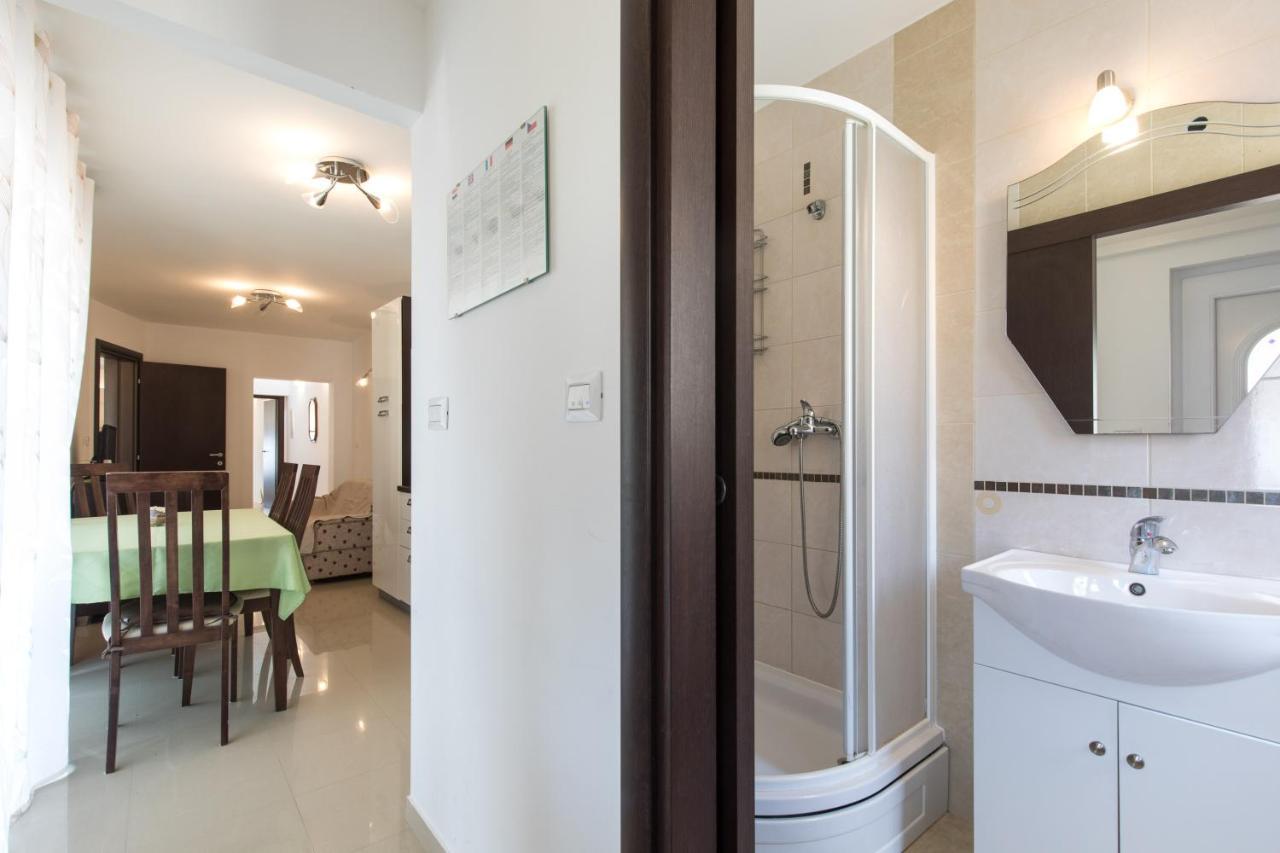 Apartments Darko Near The Sea Baska  Ngoại thất bức ảnh